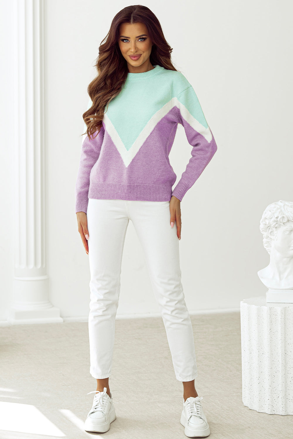 Grüner chevron colorblock strickpullover mit gerippten schultern
