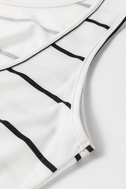 Weißes, gestreiftes, ärmelloses maxikleid mit schlitzen und offenem rücken