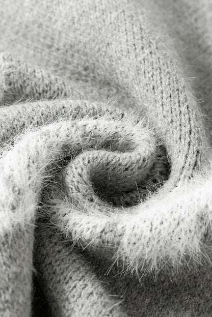 Grauer pullover mit floralem muster und halbem reißverschluss an der schulter