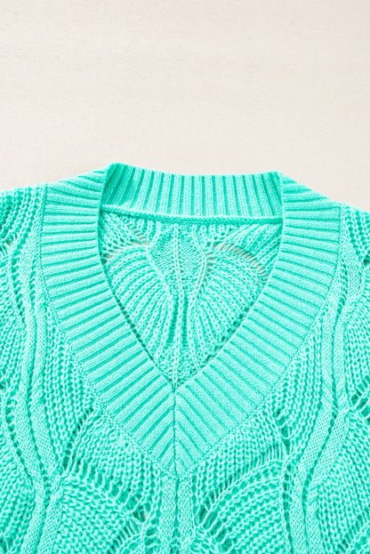 Mintgrüner strickpullover mit hohlem v-ausschnitt und tropfenschulter
