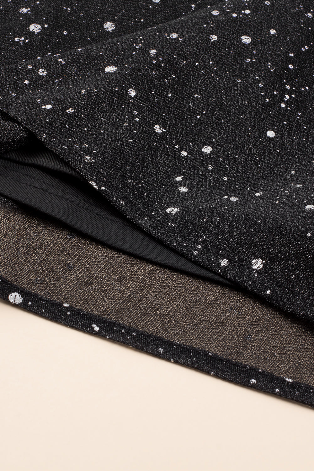 Schwarzes glitzerndes Netz-Overlay Kleid mit langen Ärmeln und V-Ausschnitt