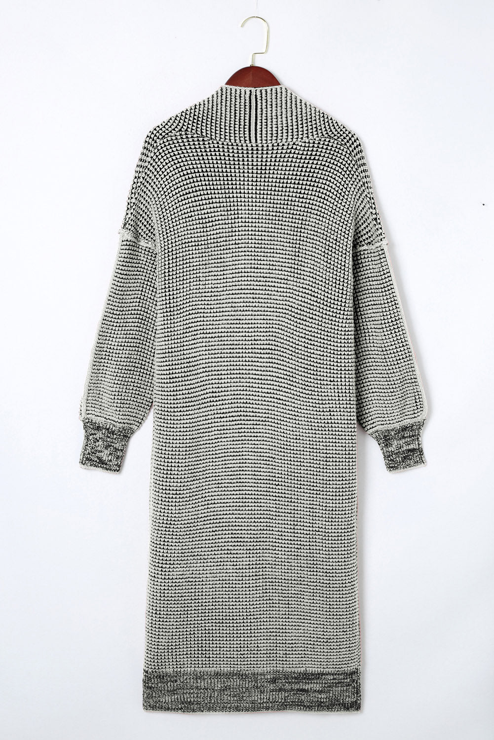 Grauer strukturierter strick-cardigan mit taschen