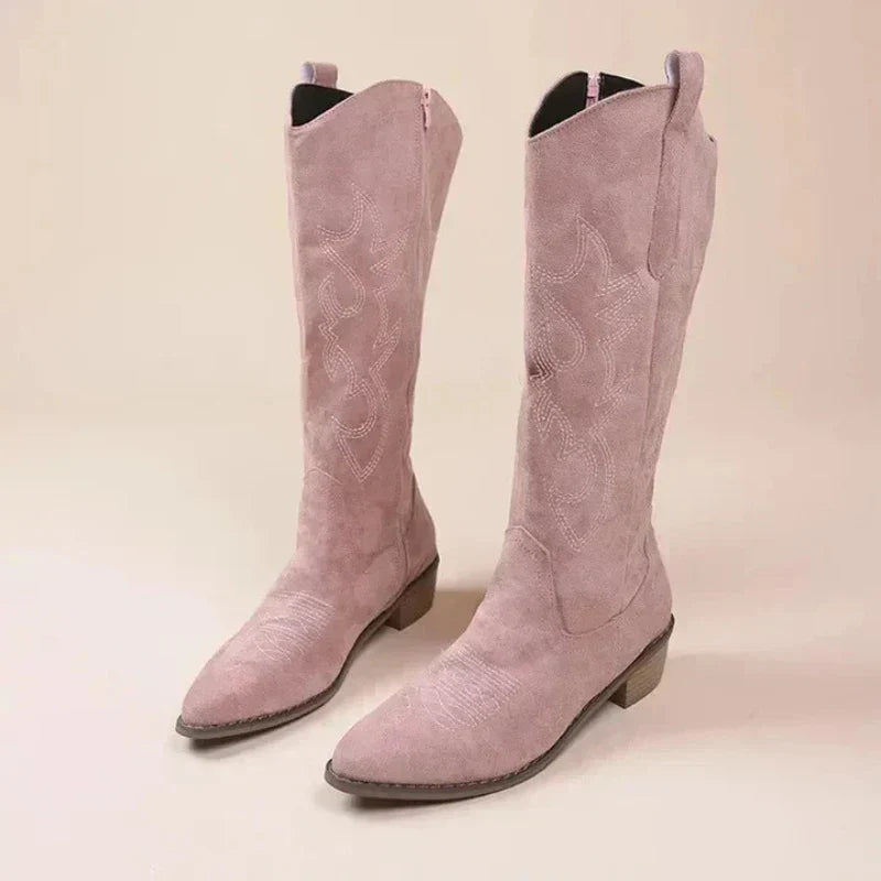 Stilvolle hohe cowboy-stiefel für damen – ideal für winter