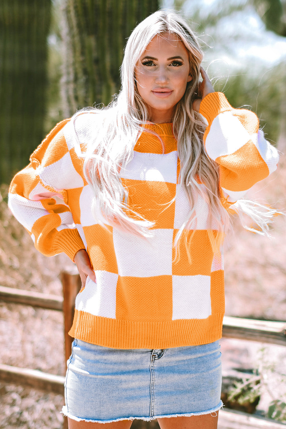 Orange karierter pullover mit läuferärmeln