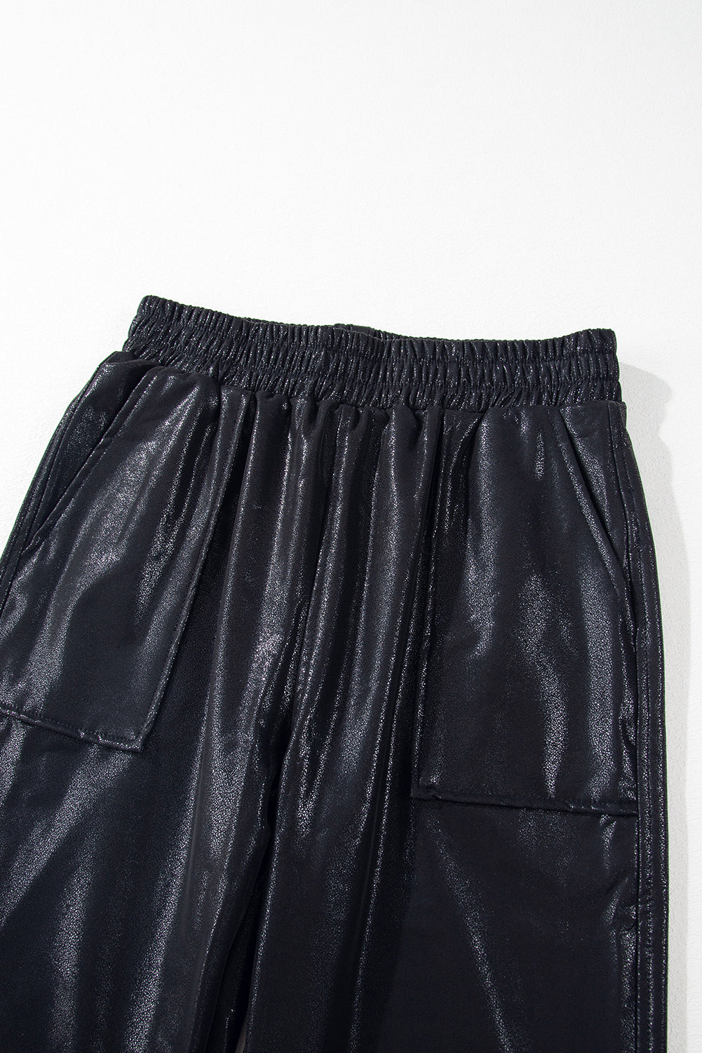 Schwarze kiesel-jogger mit elastischer taille
