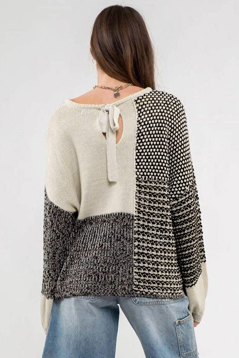 Schwarzer neutraler colorblock pullover zum binden