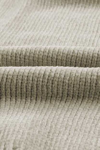 Grauer pullover mit taschen und knöpfen vorne