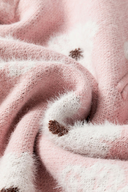 Rosafarbener pullover mit blumenmuster und halbem reißverschluss an den schultern