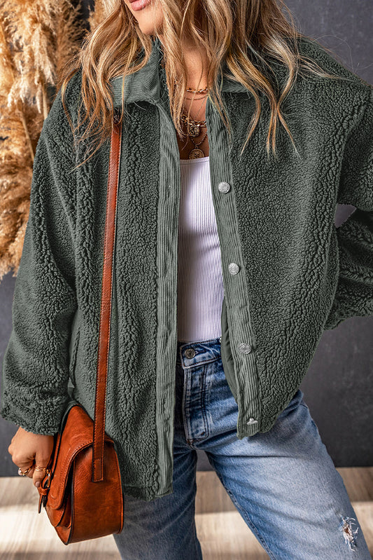 Graue sherpa jacke mit cordbesatz und ellbogenaufnäher