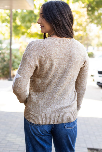 Khakifarbener pullover mit sternchenmuster und tropfenschulter