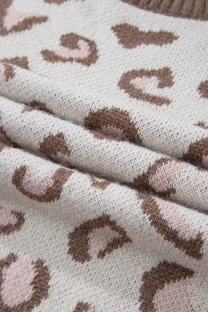 Brauner zweifarbiger pullover mit geripptem saum und leopardenmuster