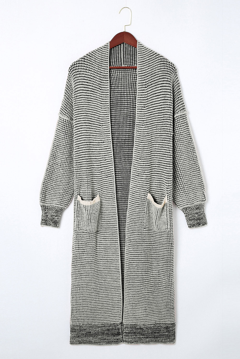 Grauer strukturierter strick-cardigan mit taschen