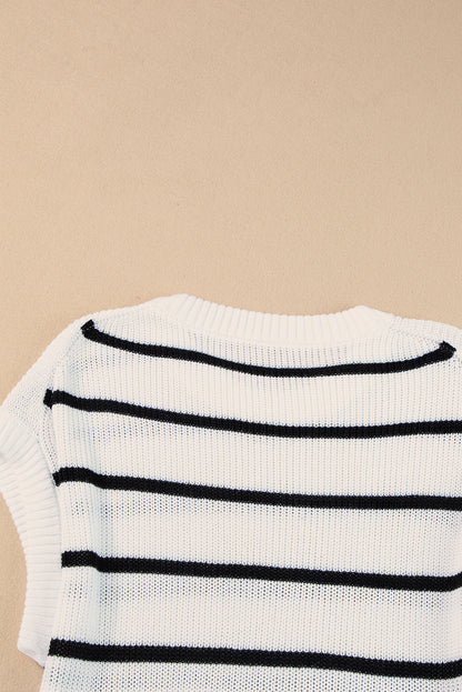 Weißer gestreifter rundhals-pullover mit fledermausärmeln