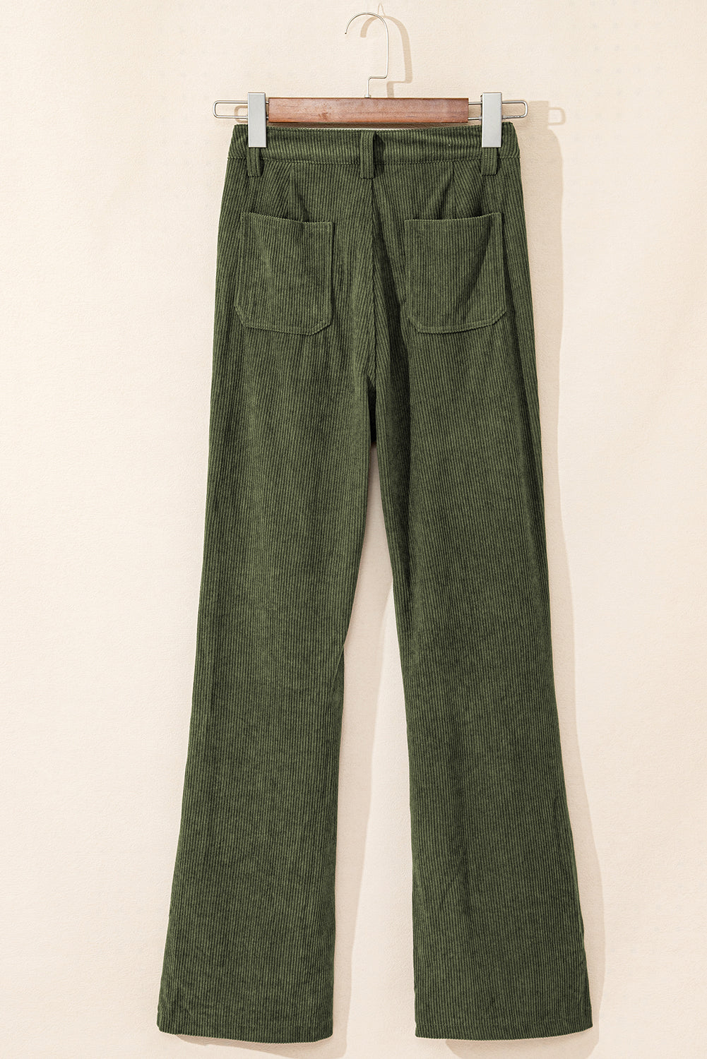 Grüne cordhose mit hoher taille und quadratischen taschen