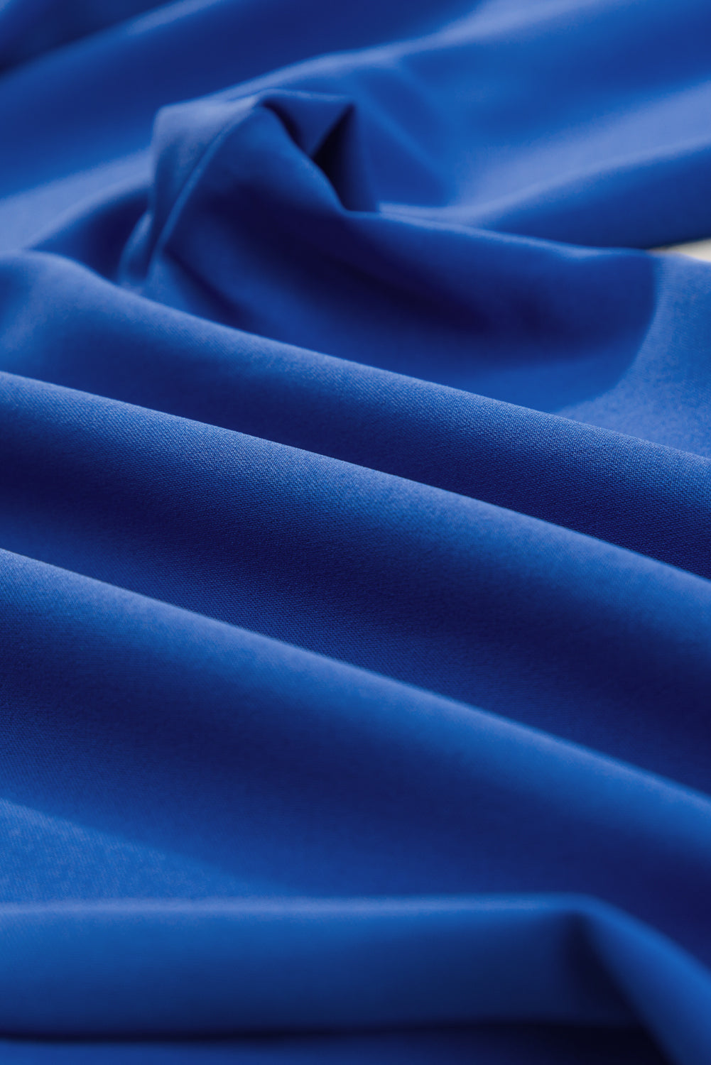 Marineblauer spaghettiträger-overall mit gerafftem, weitem bein
