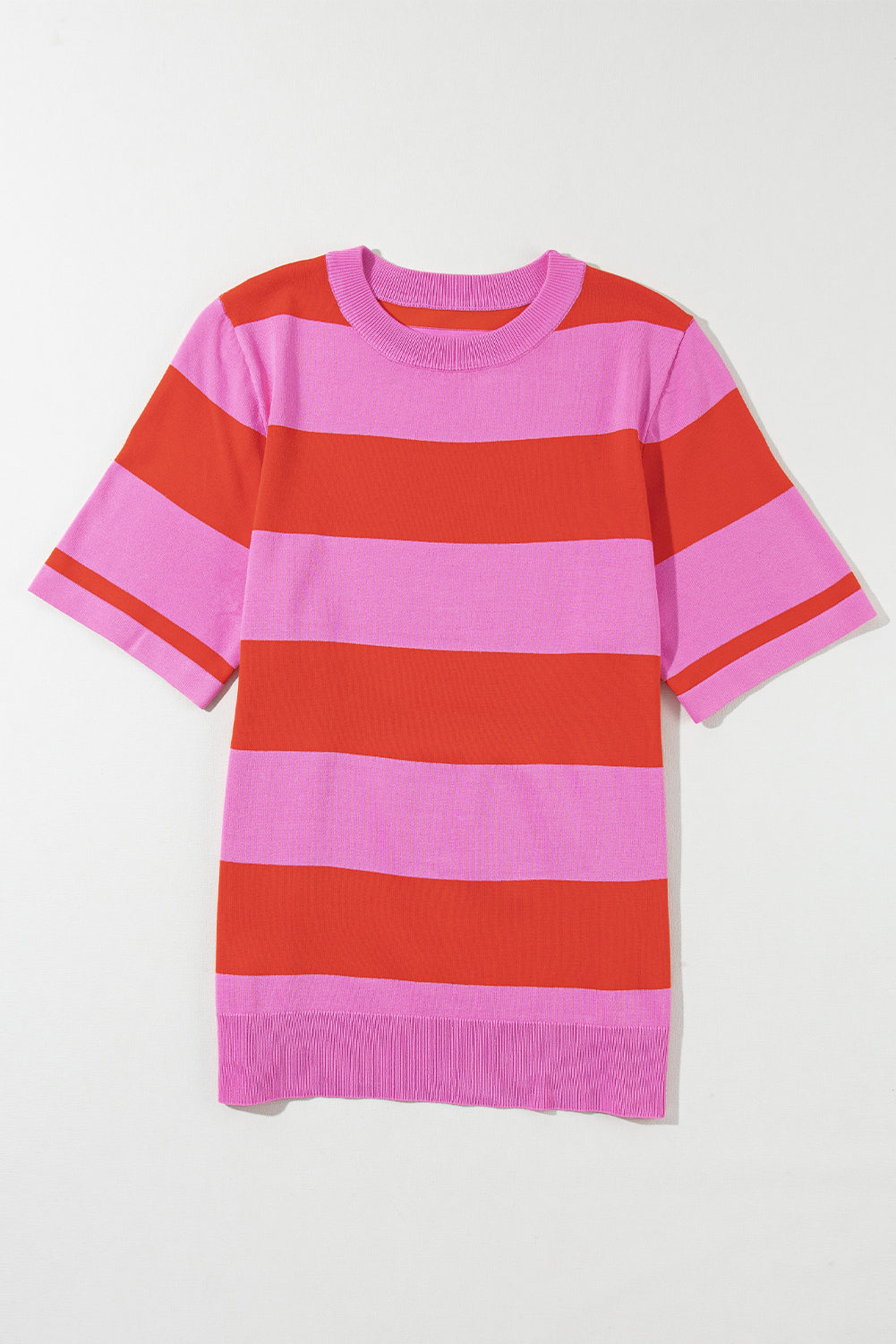 Hellrosa gestreiftes colorblock-strick-t-shirt
