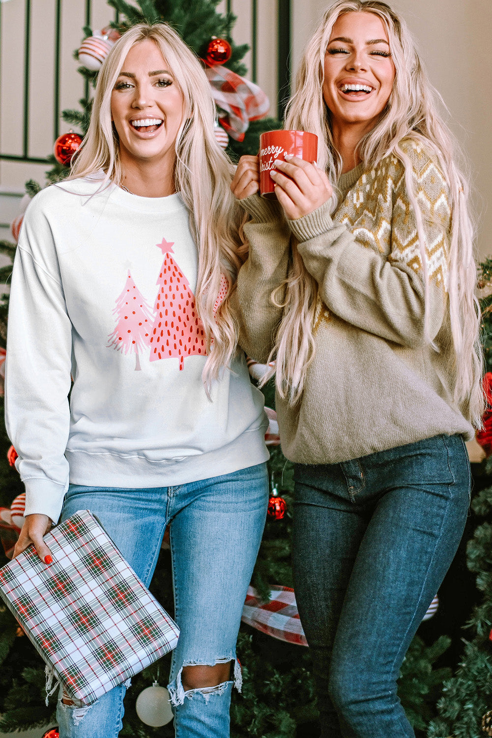 Grauer pullover mit geometrischem muster und geripptem rundhalsausschnitt