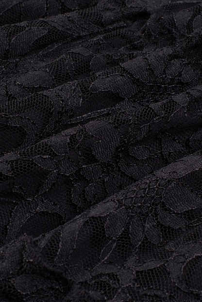 Schwarzes ärmelloses Midikleid mit gesmoktem Mieder aus Spitze