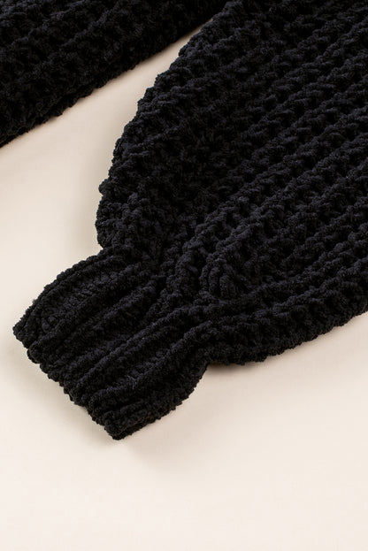Schwarzer strickcardigan mit knöpfen an der vorderseite und hängeschultern