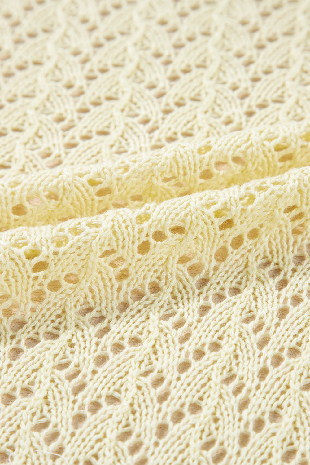 Gelbe creme pointelle-strickjacke mit offener vorderseite