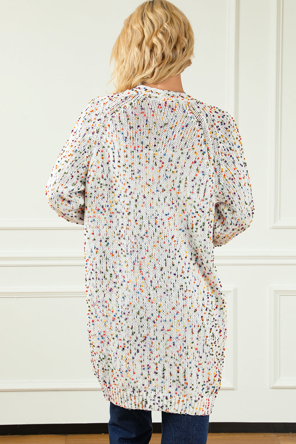 Weiße regenbogen-popcorn-sprenkel strickjacke mit offener vorderseite