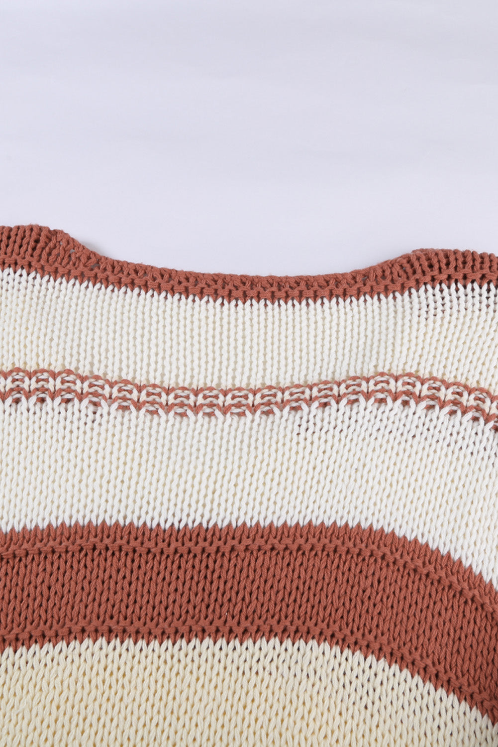 Pullover mit v-ausschnitt und gestrickten laternenärmeln
