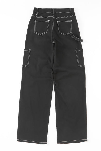 Schwarze cargo-hose mit hoher taille und geradem bein und taschen