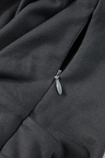 Grauer langarm-overall mit knöpfen und weitem bein