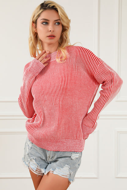 Gestreifter druck gerippter besatz pullover mit rundhalsausschnitt