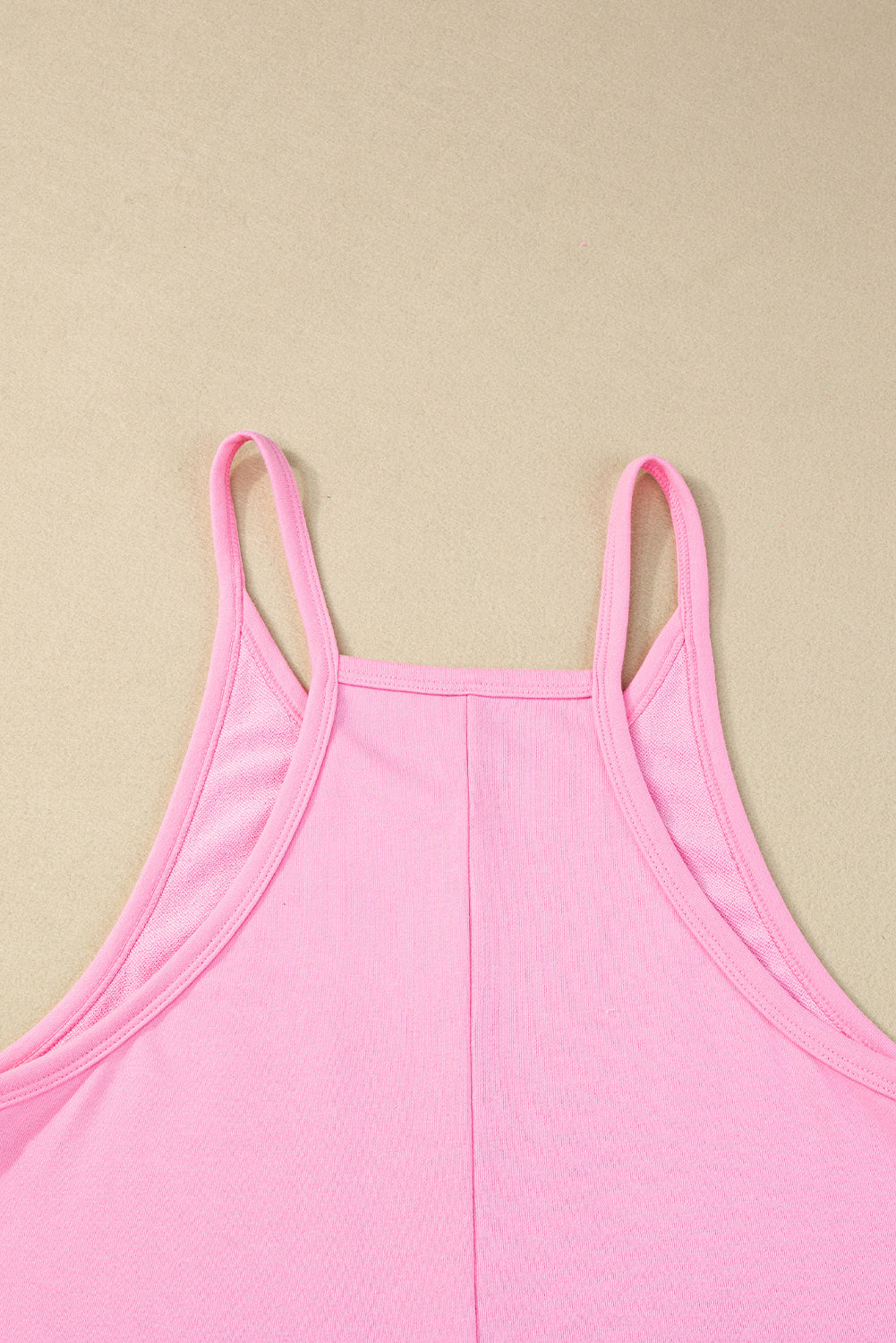 Rosa ärmelloser jersey-strampler mit v-ausschnitt und taschen