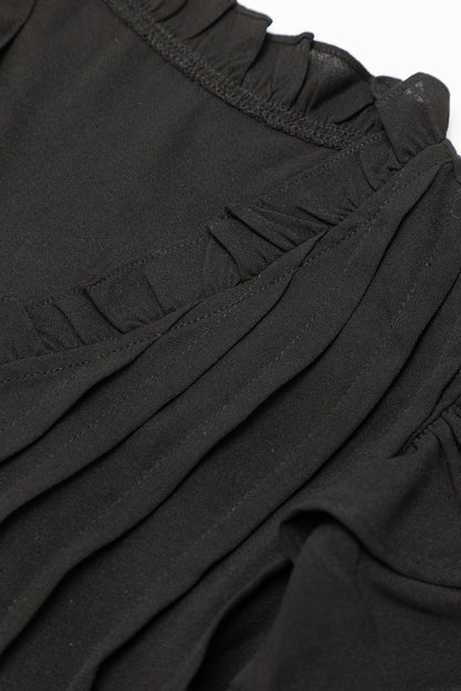 Schwarzes Shiftkleid mit Rüschenärmeln und V-Ausschnitt mit Rüschen