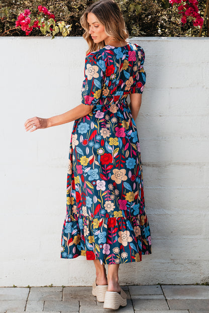 Grünes retro-maxikleid mit blumenmuster und geteiltem ausschnitt