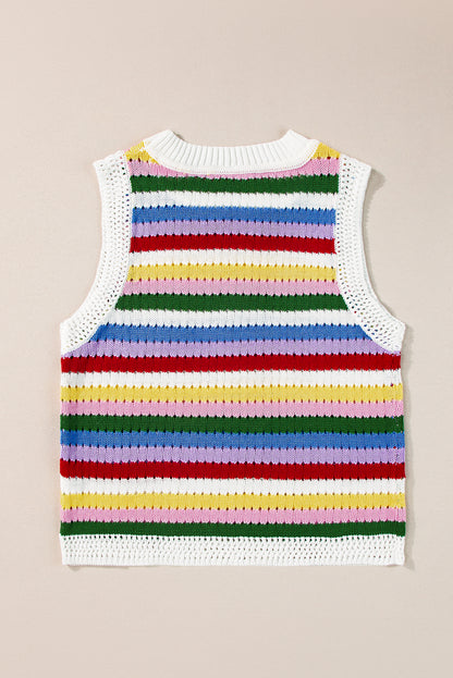 Mehrfarbig gestreifte strickweste mit ösen für schlanken pullover