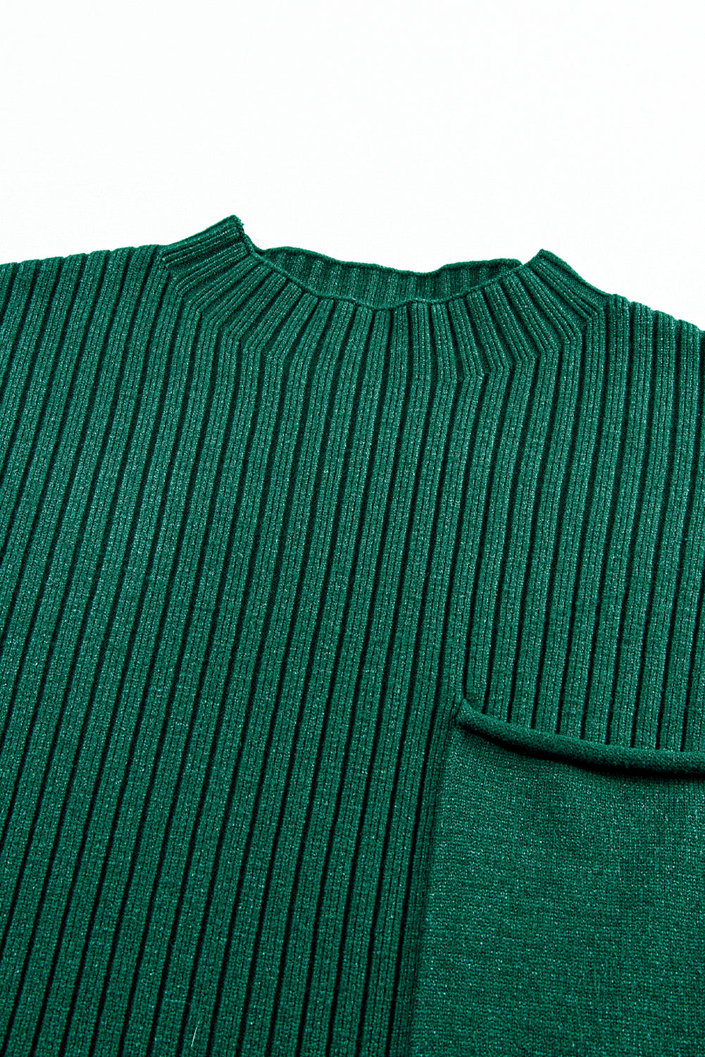 Schwarzgrüne aufgesetzte taschen aus rippenstrick mit kurzen ärmeln pulloverkleid
