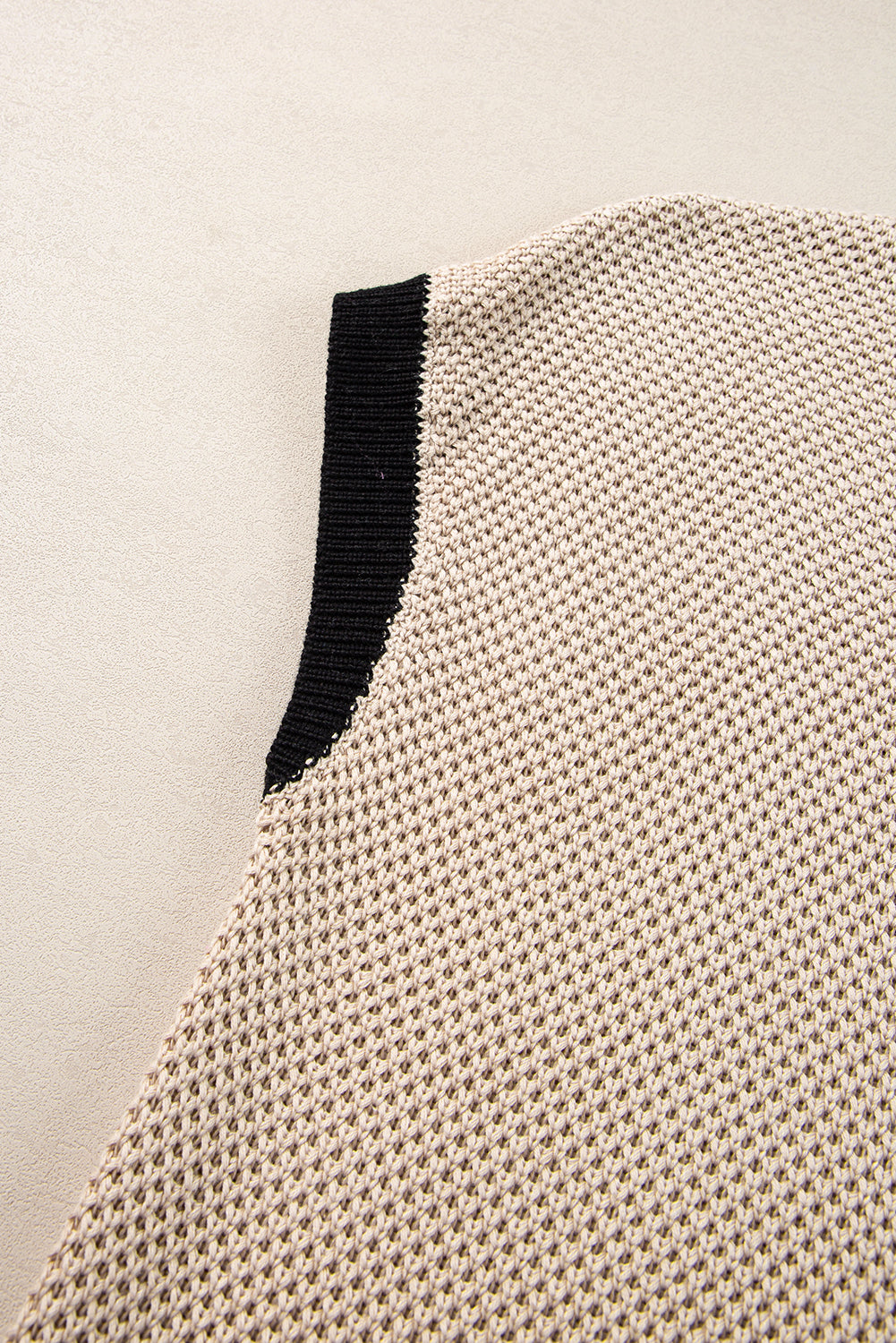 Helles french beige kontrastbesatz rundhalsausschnitt pullover top mit fledermausärmeln
