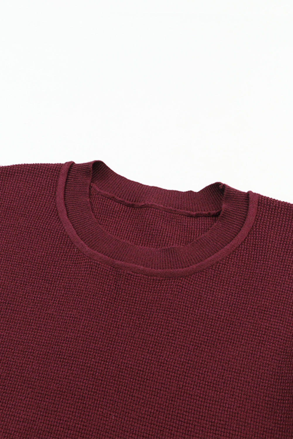 Rot gestreifter einfarbiger strickpullover mit ärmeln