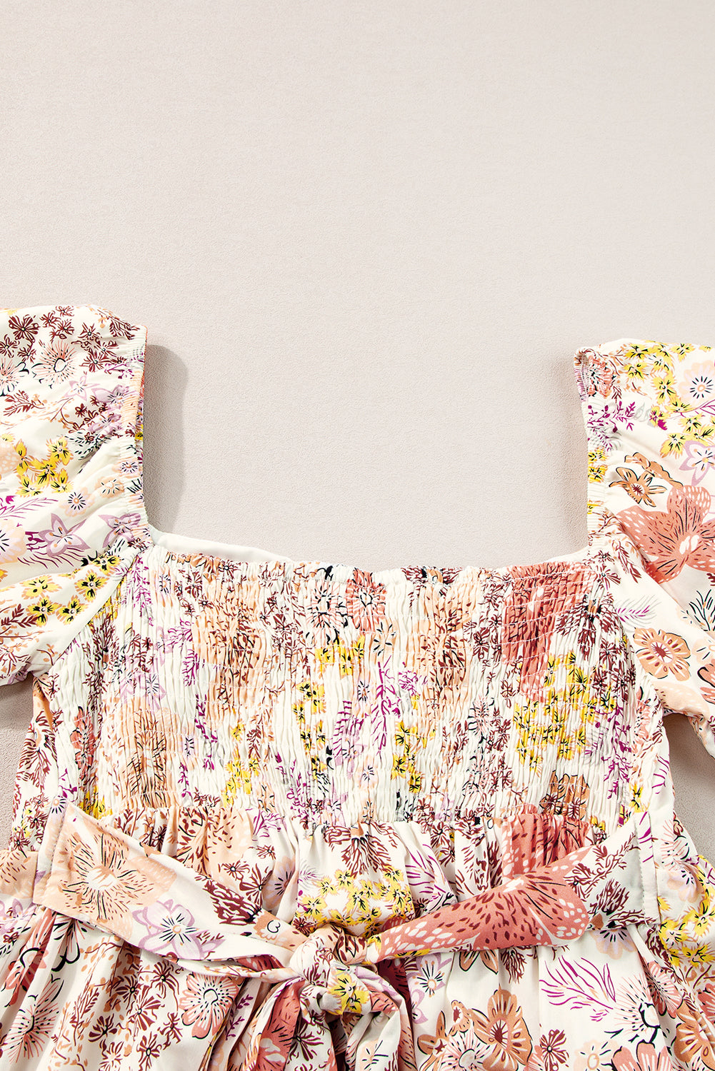 Khaki floral kurzarm minikleid mit quadratischem ausschnitt