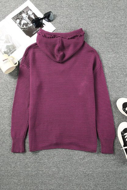 Kapuzenpullover mit v-ausschnitt und gerippter schulterpartie
