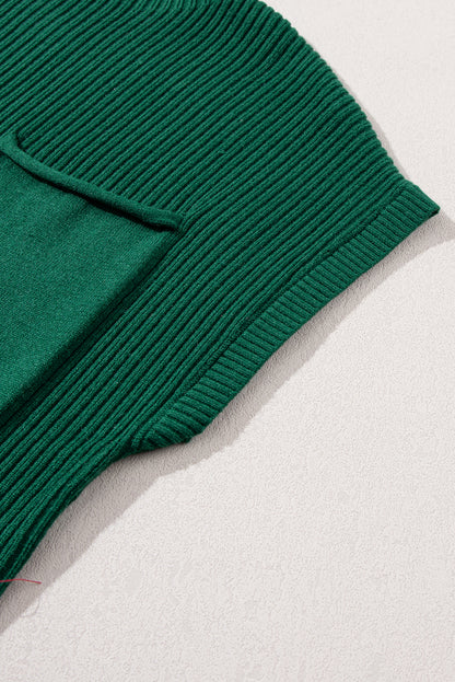 Schwarz-grüner aufgesetzter rippenstrickpullover mit kurzen ärmeln
