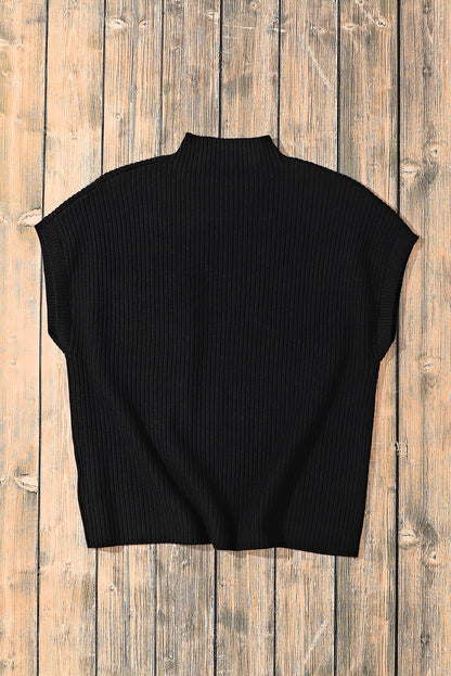 Schwarzer kurzarmpullover mit aufgesetzten taschen aus rippenstrick