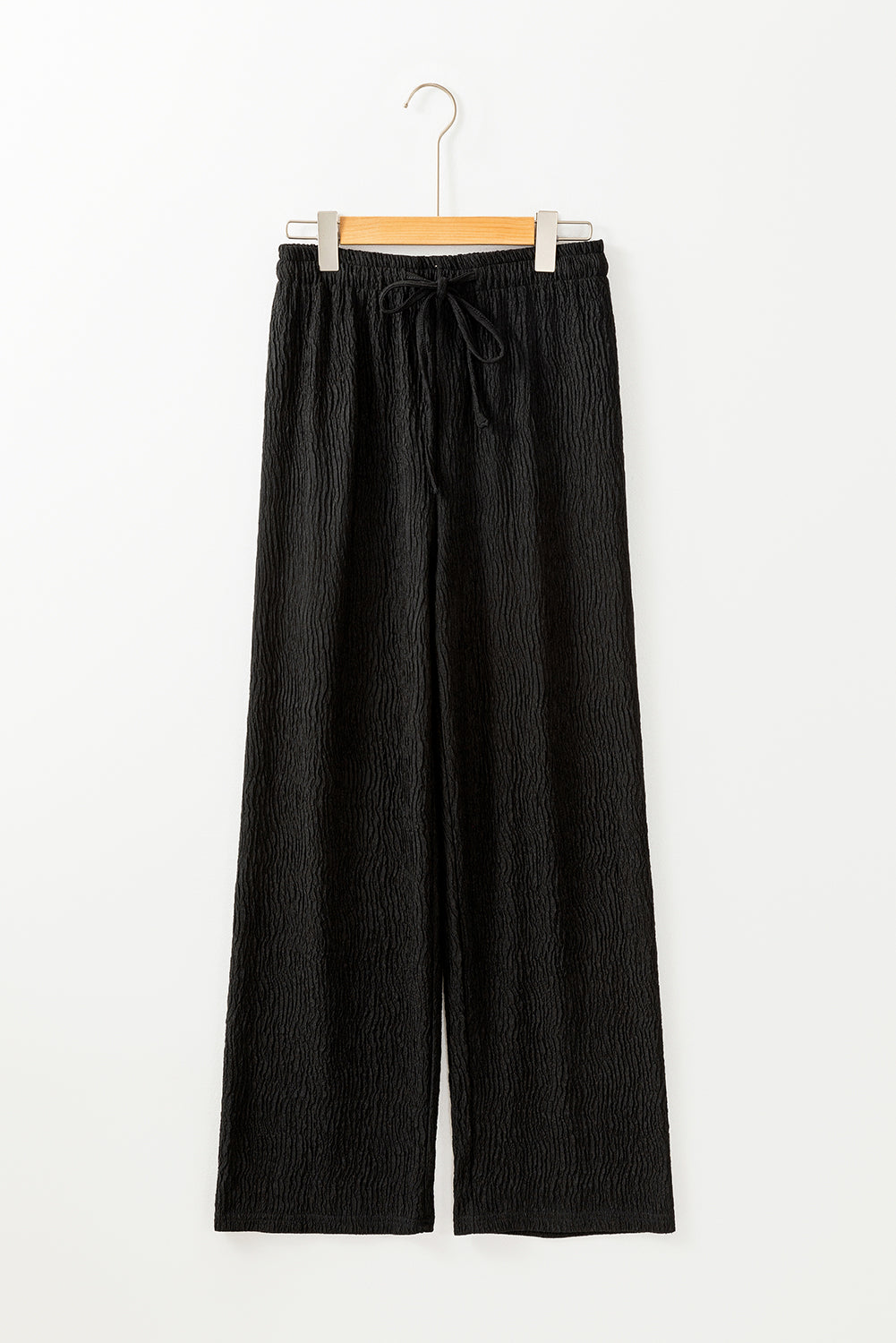 Schwarze strukturierte hose mit lockerem kordelzug