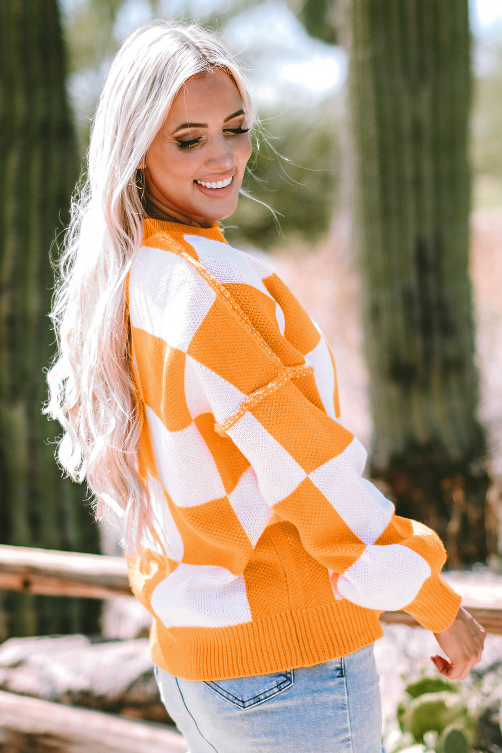 Orange karierter pullover mit läuferärmeln