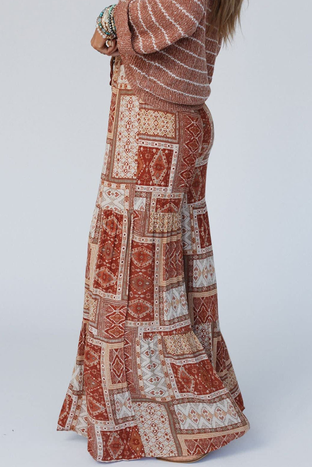 Braune palazzo-hose mit boho-aztekenmuster