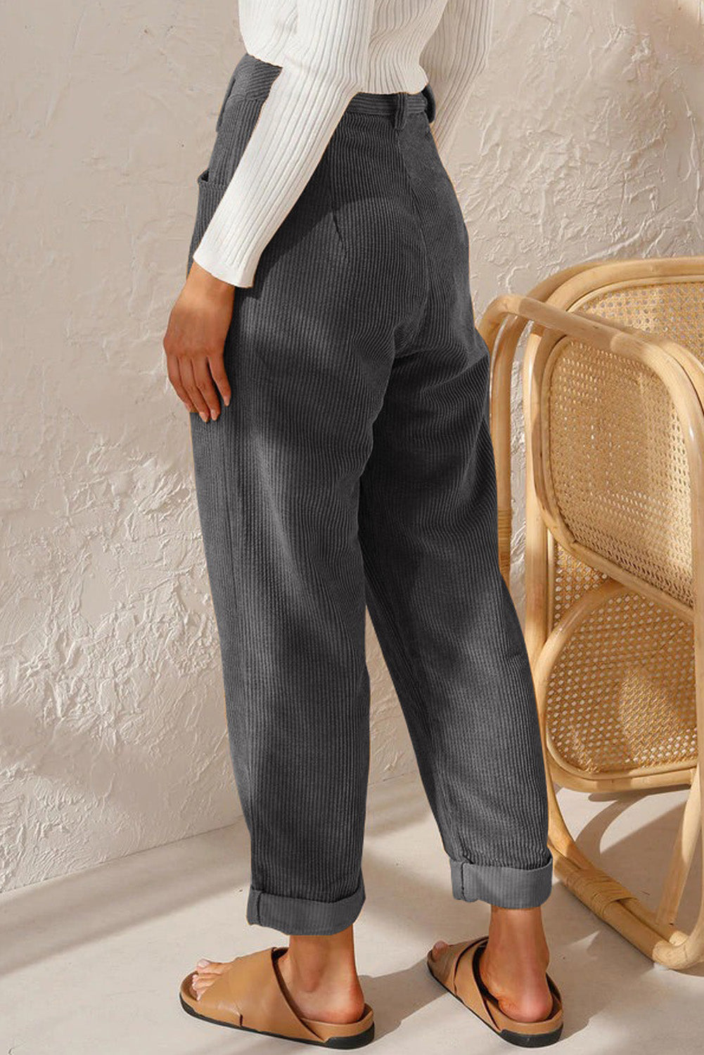 Graue kordhose mit hoher taille und geradem bein