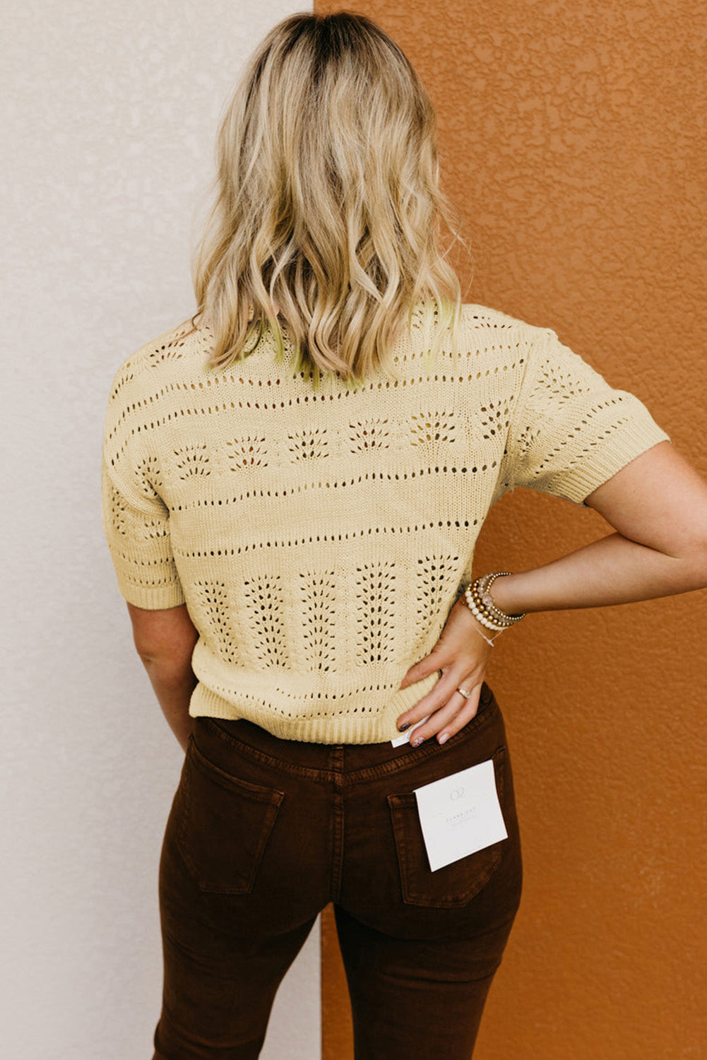 Beige gestrickter kurzarm-kropfpullover
