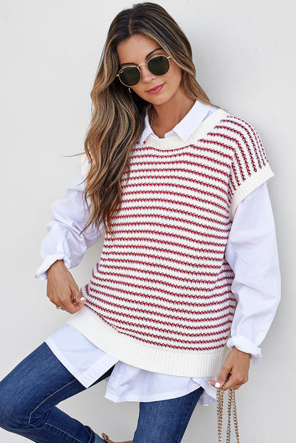 Rot gestreifte, gerippte weste mit lockerer passform und gestricktem pullover