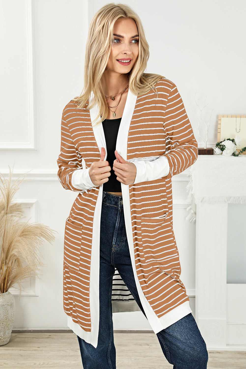 Brauner gestreifter cardigan mit offenen seitentaschen