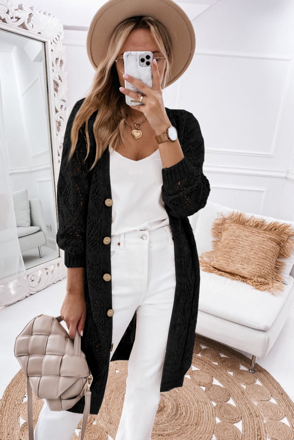 Schwarze durchbrochene strickjacke mit lochmuster