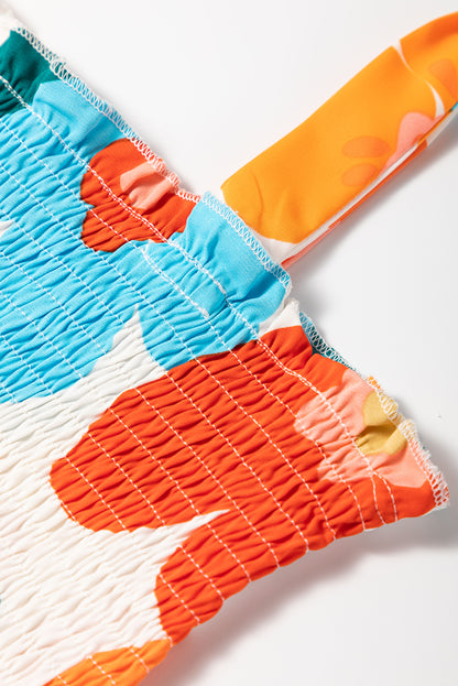Orangefarbenes maxikleid mit selbstgebundenen trägern und gesmokter oberweite