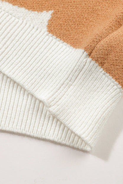 Khakifarbener pullover mit großem blumenmuster und hängenden schultern